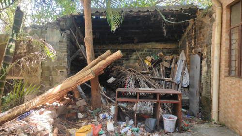 图12 塌毁的旧房屋 二○二四年摄.jpg